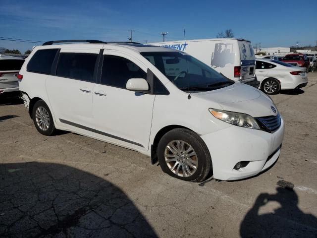 5TDYK3DC4CS264052 - 2012 TOYOTA SIENNA XLE WHITE photo 4