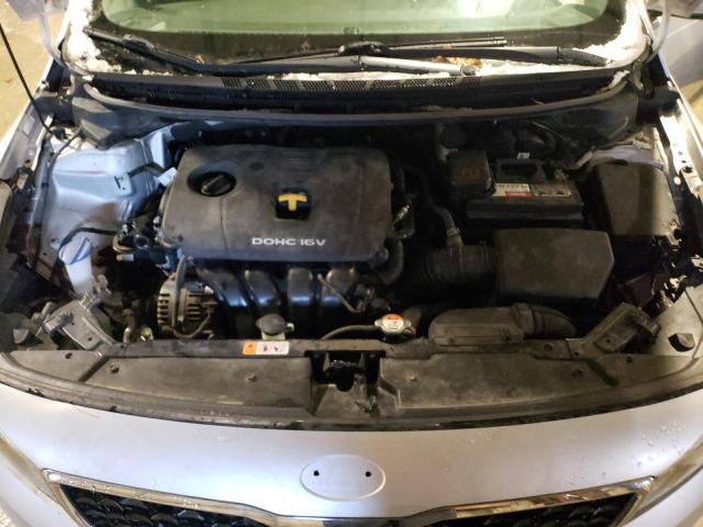 3KPFK4A77JE181680 - 2018 KIA FORTE LX SILVER photo 11