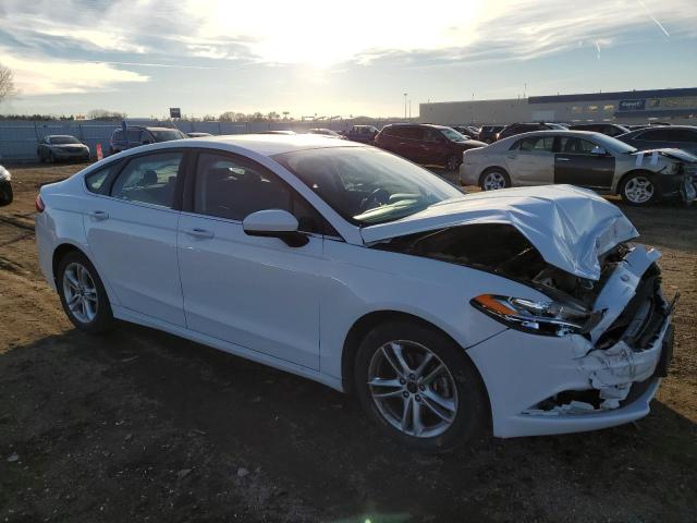 3FA6P0H71JR170401 - 2018 FORD FUSION SE WHITE photo 4