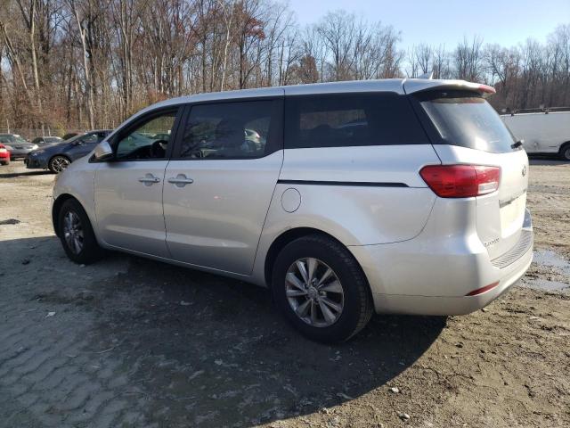 KNDMB5C14H6242375 - 2017 KIA SEDONA LX SILVER photo 2