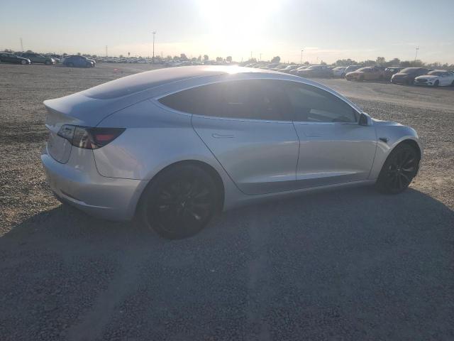 5YJ3E1EA3JF011597 - 2018 TESLA MODEL 3 SILVER photo 3