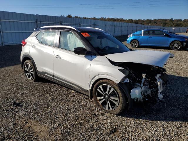 3N1CP5CU6KL480462 - 2019 NISSAN KICKS S WHITE photo 4