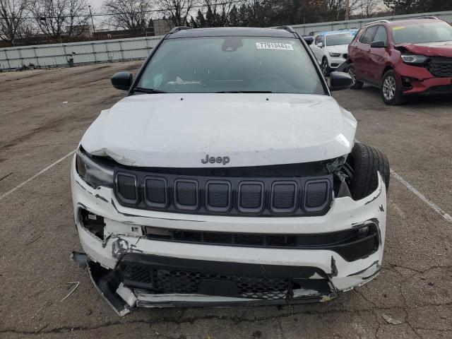 3C4NJDCB8NT212405 - 2022 JEEP COMPASS LIMITED WHITE photo 5