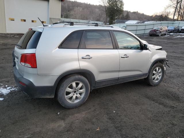 5XYKT3A6XDG324433 - 2013 KIA SORENTO LX SILVER photo 3