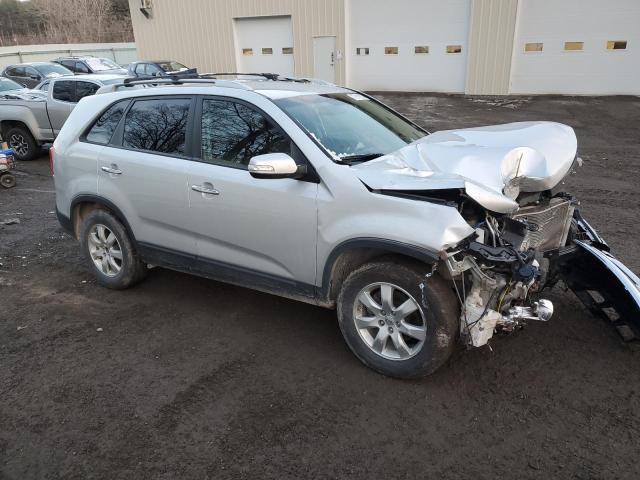 5XYKT3A6XDG324433 - 2013 KIA SORENTO LX SILVER photo 4