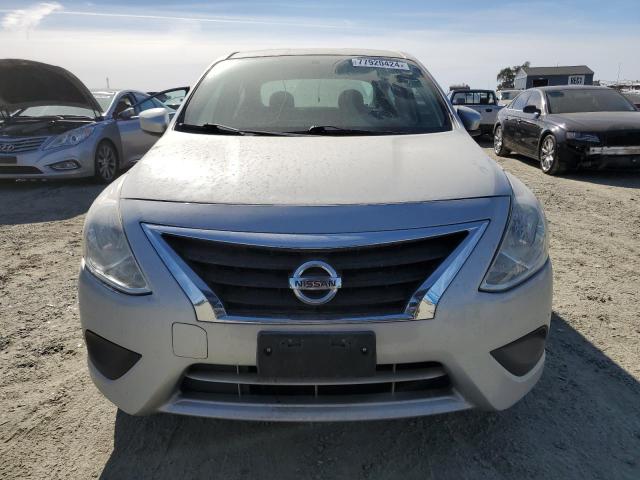 3N1CN7AP3JL874269 - 2018 NISSAN VERSA S SILVER photo 5