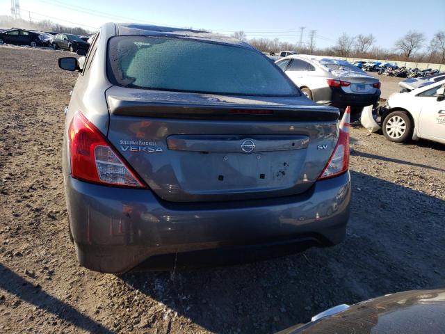 3N1CN7APXKL818573 - 2019 NISSAN VERSA S GRAY photo 6