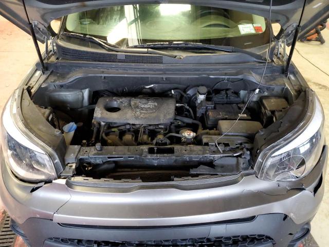 KNDJN2A20H7497605 - 2017 KIA SOUL GRAY photo 12