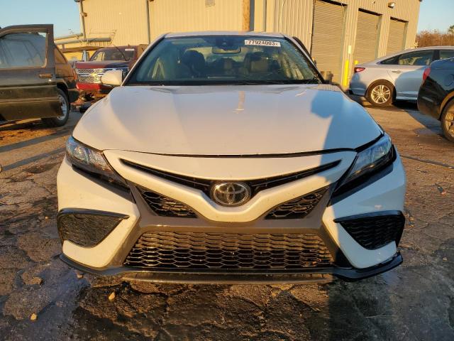 4T1T11AK4PU142463 - 2023 TOYOTA CAMRY SE NIGHT SHADE WHITE photo 5