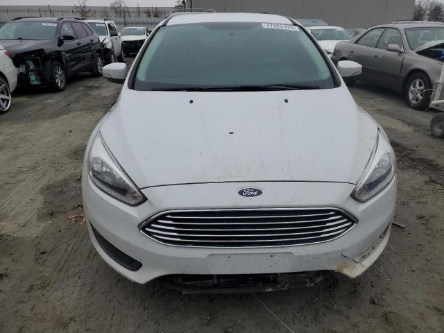 1FADP3F25HL308899 - 2017 FORD FOCUS SE WHITE photo 5