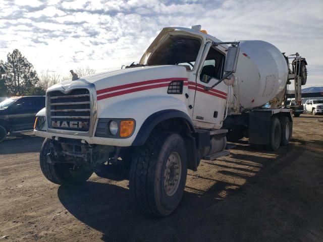 1M2AG02C45M002319 - 2005 MACK 500 CV500 WHITE photo 2