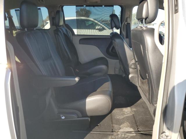 2A4RR8DG3BR772241 - 2011 CHRYSLER TOWN & COU TOURING L SILVER photo 11