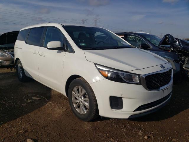 KNDMB5C18H6334881 - 2017 KIA SEDONA LX WHITE photo 4