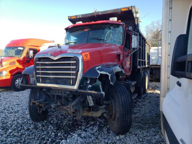 1M2AG11C55M017791 - 2005 MACK 700 CV700 RED photo 2