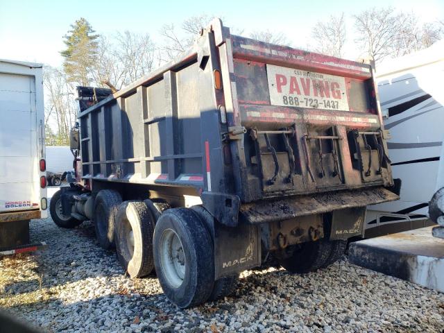 1M2AG11C55M017791 - 2005 MACK 700 CV700 RED photo 3