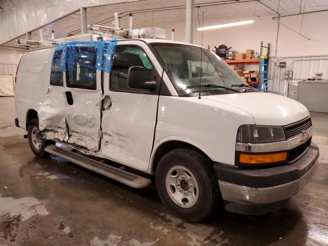 1GCWGAFGXJ1904448 - 2018 CHEVROLET EXPRESS G2 WHITE photo 4