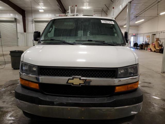 1GCWGAFGXJ1904448 - 2018 CHEVROLET EXPRESS G2 WHITE photo 5