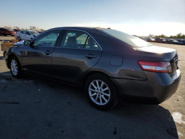 4T1BF3EKXBU171915 - 2011 TOYOTA CAMRY BASE GRAY photo 2