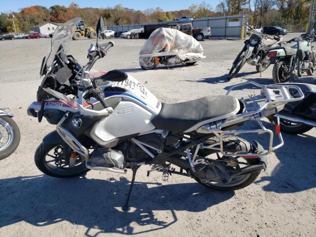 WB10M1307N6F08749 - 2022 BMW R 1250 GS ADVENTURE TWO TONE photo 3