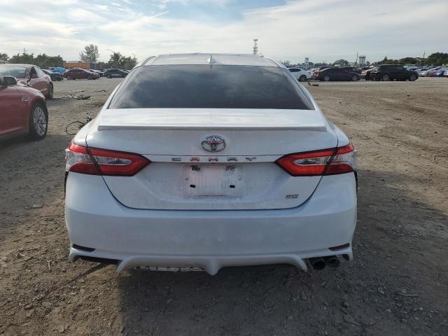 4T1G11AK2LU505631 - 2020 TOYOTA CAMRY SE WHITE photo 6