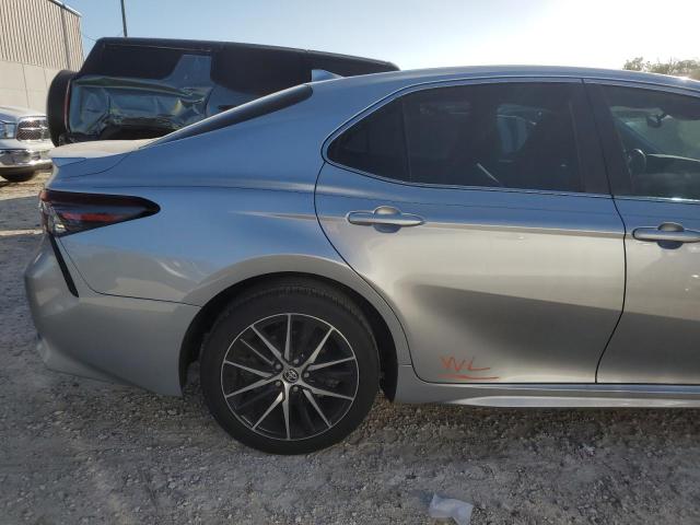 4T1G11AK3PU758446 - 2023 TOYOTA CAMRY SE NIGHT SHADE SILVER photo 12