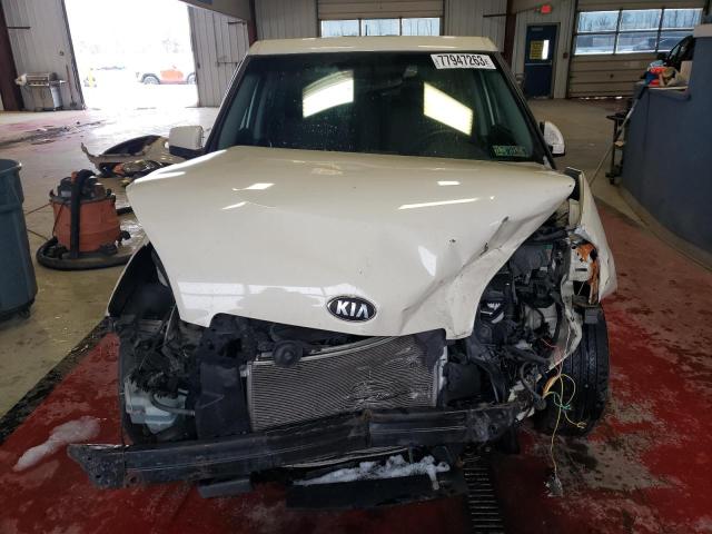 KNDJT2A53D7533944 - 2013 KIA SOUL WHITE photo 5