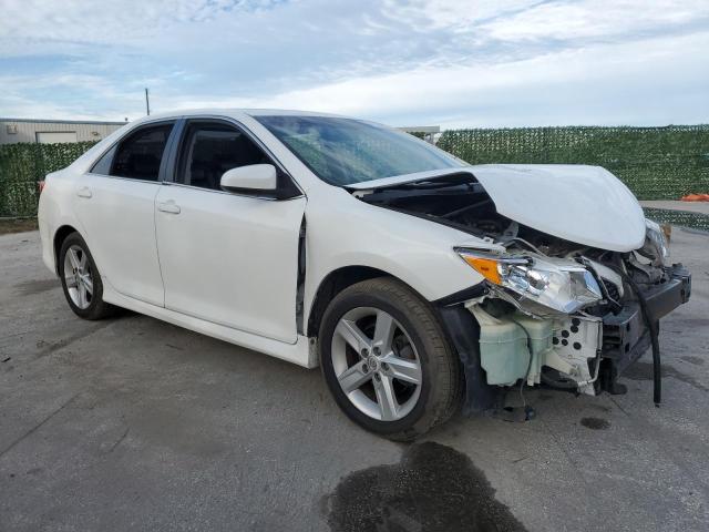 4T1BF1FK0EU393094 - 2014 TOYOTA CAMRY L WHITE photo 4