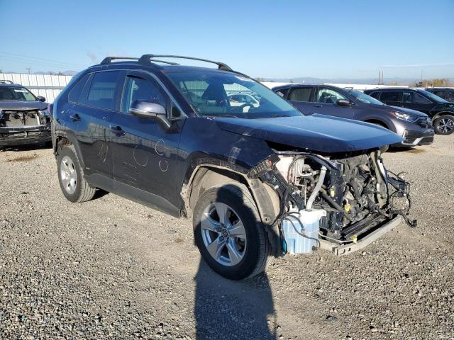 4T3RWRFV8MU045587 - 2021 TOYOTA RAV4 XLE BLUE photo 4