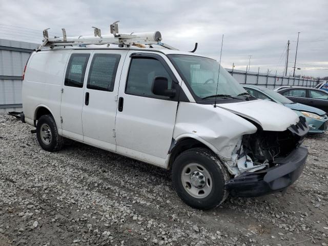 1GCWGFCAXD1182934 - 2013 CHEVROLET EXPRESS G2 WHITE photo 4