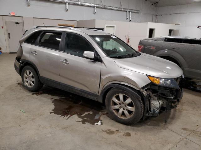 5XYKTDA28DG421715 - 2013 KIA SORENTO LX SILVER photo 4