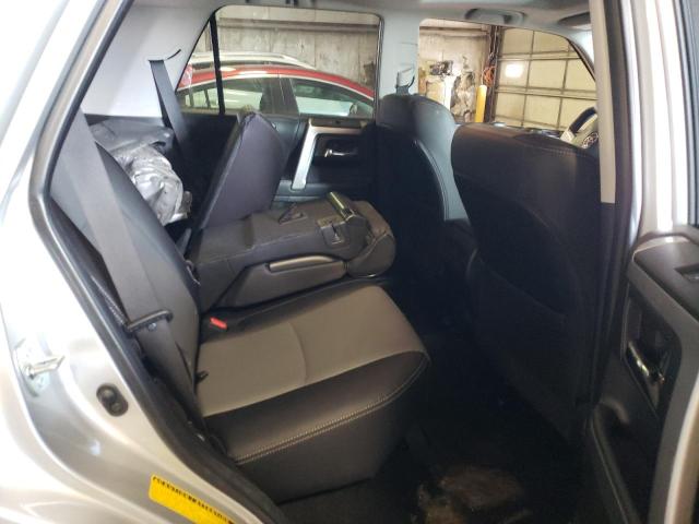 JTENU5JR4N6039310 - 2022 TOYOTA 4RUNNER SR5/SR5 PREMIUM 银色 照片 10