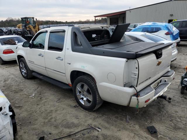 3GNVKGE01AG280226 - 2010 CHEVROLET AVALANCHE LTZ WHITE photo 2