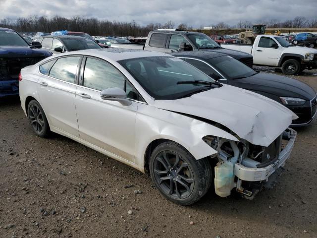 3FA6P0H7XJR134853 - 2018 FORD FUSION SE WHITE photo 4