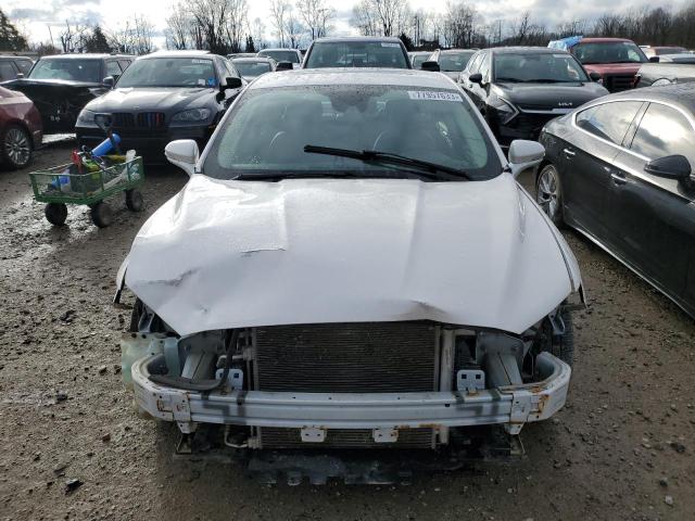 3FA6P0H7XJR134853 - 2018 FORD FUSION SE WHITE photo 5