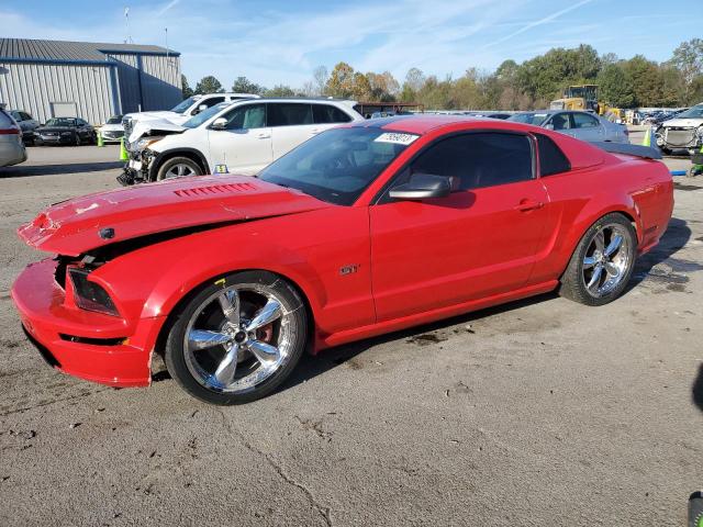 1ZVFT82H255100823 - 2005 FORD MUSTANG GT RED photo 1