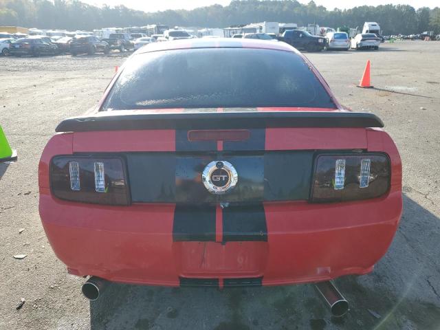 1ZVFT82H255100823 - 2005 FORD MUSTANG GT RED photo 6