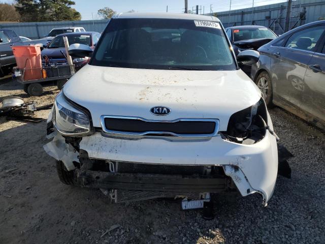 KNDJN2A26G7262091 - 2016 KIA SOUL WHITE photo 5