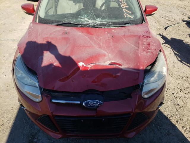 1FAHP3M2XCL243898 - 2012 FORD FOCUS SEL RED photo 11