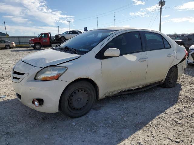 JTDBT923284013204 - 2008 TOYOTA YARIS WHITE photo 1