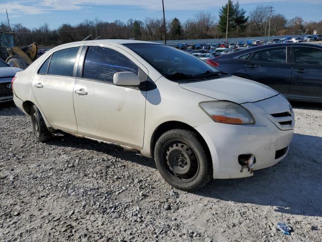 JTDBT923284013204 - 2008 TOYOTA YARIS WHITE photo 4