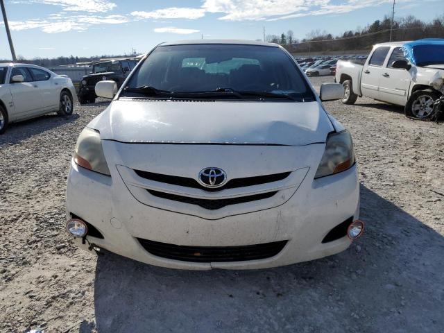 JTDBT923284013204 - 2008 TOYOTA YARIS WHITE photo 5