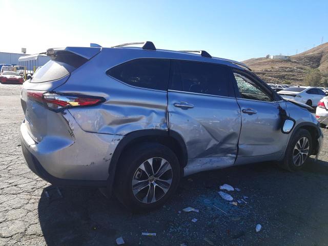 5TDGZRAH4NS095776 - 2022 TOYOTA HIGHLANDER XLE SILVER photo 3