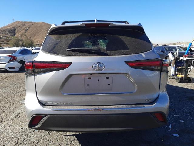 5TDGZRAH4NS095776 - 2022 TOYOTA HIGHLANDER XLE SILVER photo 6