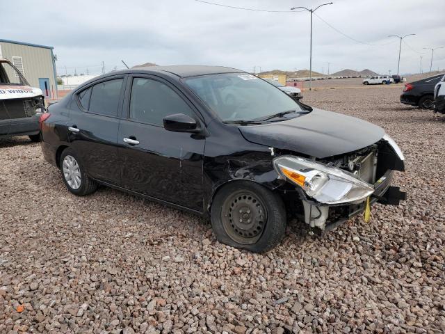 3N1CN7AP2JL802365 - 2018 NISSAN VERSA S BLACK photo 4