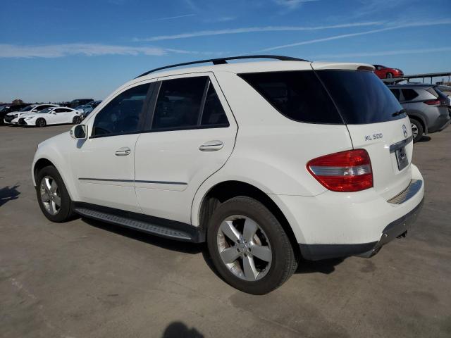 4JGBB75E17A240156 - 2007 MERCEDES-BENZ ML 500 WHITE photo 2