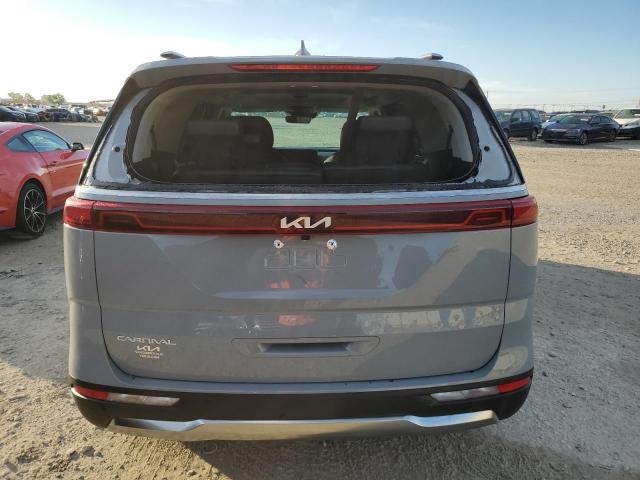 KNDNE5H34R6343469 - 2024 KIA CARNIVAL SX SILVER photo 6