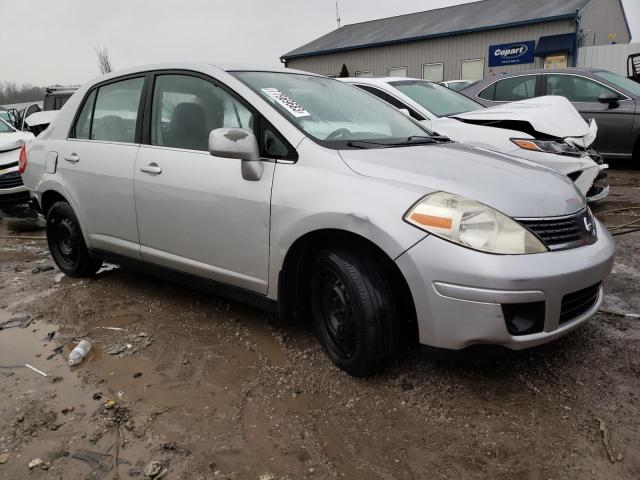 3N1BC11E67L447075 - 2007 NISSAN VERSA S SILVER photo 4