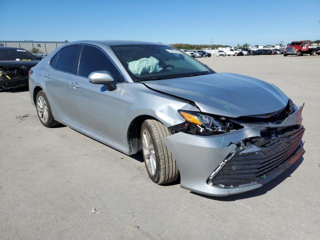 4T1C11BK1PU099490 - 2023 TOYOTA CAMRY LE SILVER photo 4