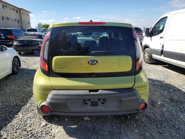 KNDJN2A28F7750750 - 2015 KIA SOUL GREEN photo 6