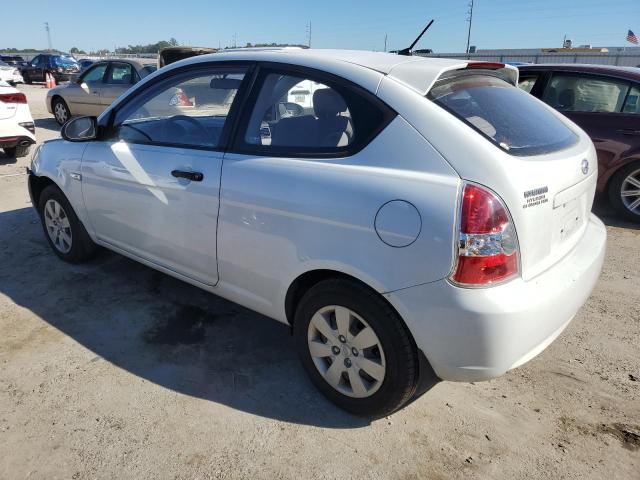 KMHCM36C48U060447 - 2008 HYUNDAI ACCENT GS WHITE photo 2